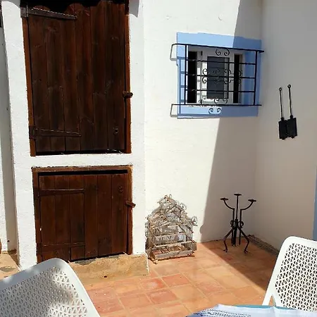 Restored 2 Bedroom Farmhouse - Aircon Wifi Plunge Pool Vakantieboerderij *