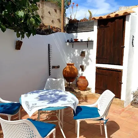Restored 2 Bedroom Farmhouse - Aircon Wifi Plunge Pool *